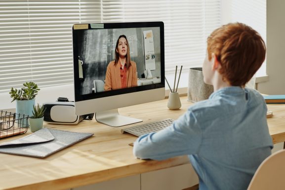 Child looking at the iMac