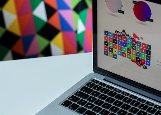 12 Logo Ideas for Bloggers and Content Creators