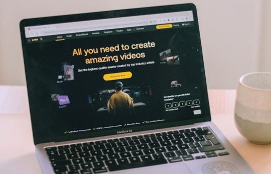What are the best video tutorials for learning graphic design?