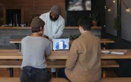 Top Tips for Conducting Effective Employee Evaluations That Motivate and Retain U.S. Talent