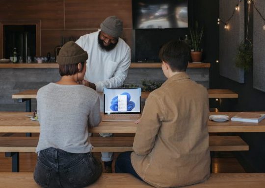 Top Tips for Conducting Effective Employee Evaluations That Motivate and Retain U.S. Talent