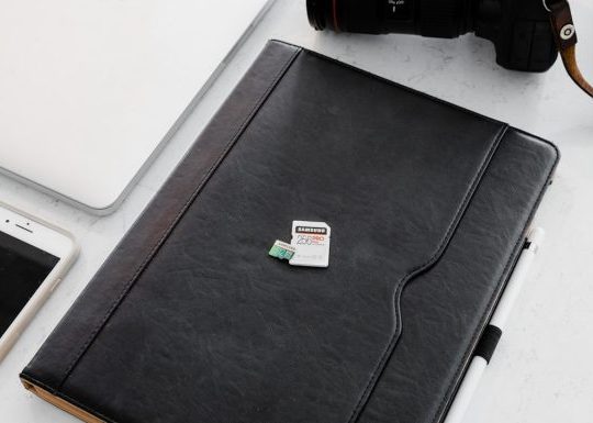 Most Innovative Business Card Apps for AI Startups Showcasing Products and Demos