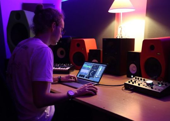 Music Production Software Like FL Studio That Helps You Create Tracks Like A Pro